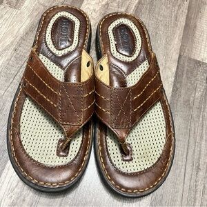 Born Brown men’s Leather Flip Flops Sz 10 M.